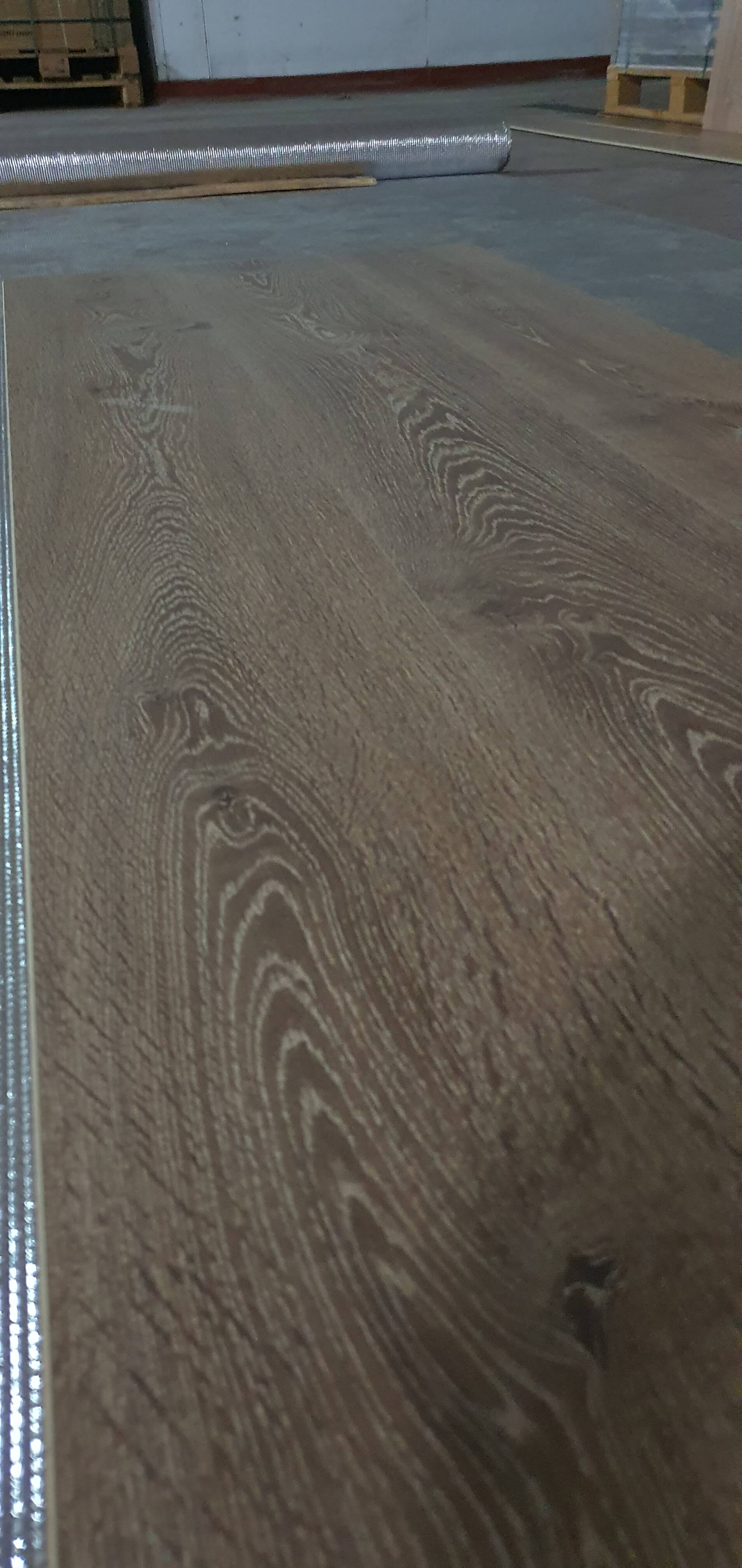 Egger Brown Raydon Oak 10mm Extra Long Mammut Plus Laminate Flooring 2050mm x 245mm (EPL121)